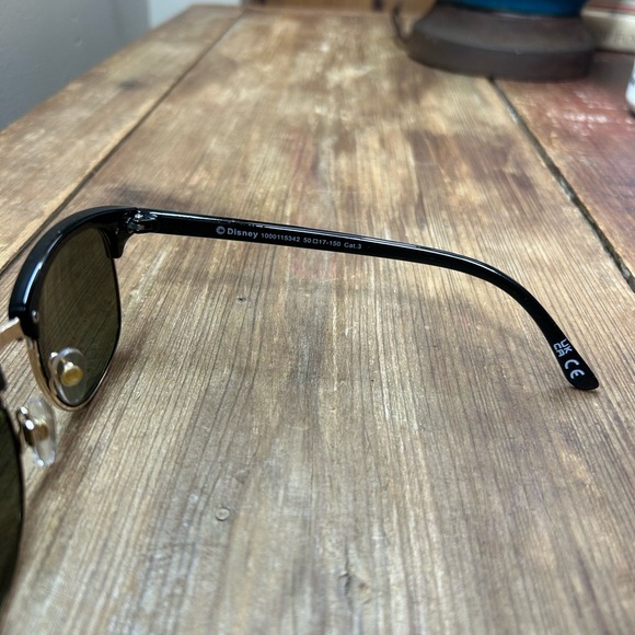 Stylish Disney Black and Gold Women’s Sunglasses - Picture 5 of 5